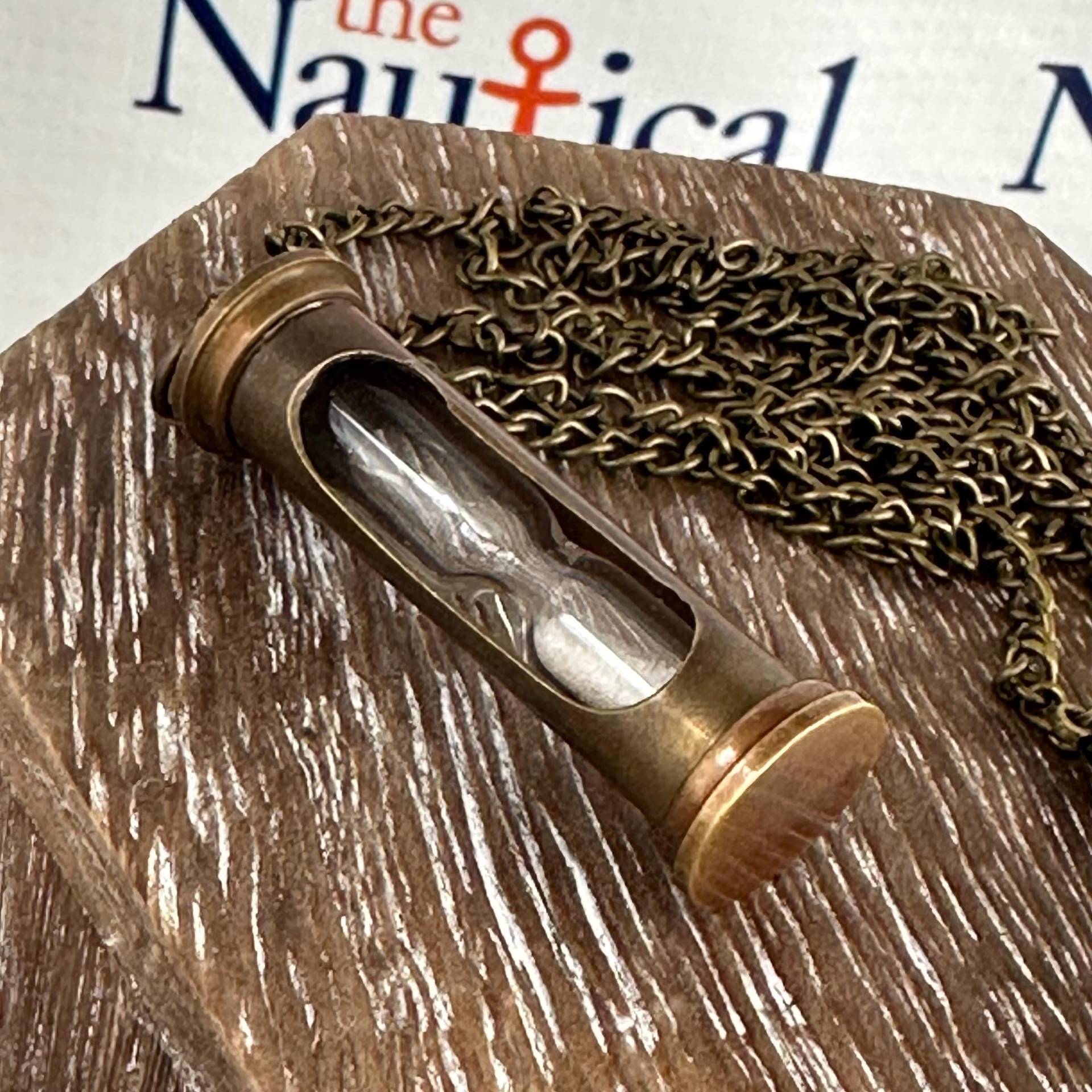 Sanduhr-Sanduhr Aus Messing in Antik-Finish Mit Optionaler 27-Zoll-Kette Und Tasche - Alter Vintage-Taschenstil-Halskettenanhänger Groomsmen Geschenk Sanduhr-Sanduhr Aus Messing in Antik-Finish Mit Optionaler 27-Zoll-Kette Und Tasche - Alter Vintage-Taschenstil-Halskettenanhänger Groomsmen Geschenk von NauticalPlace
