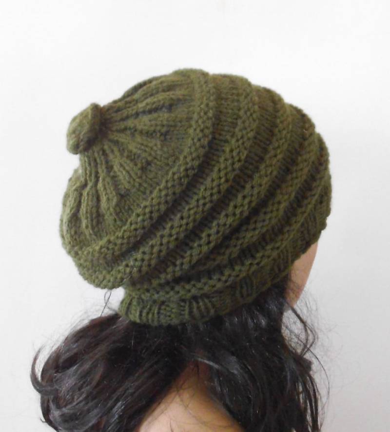 Handgestrickte Olivgrüne Wollmütze von NavaVK