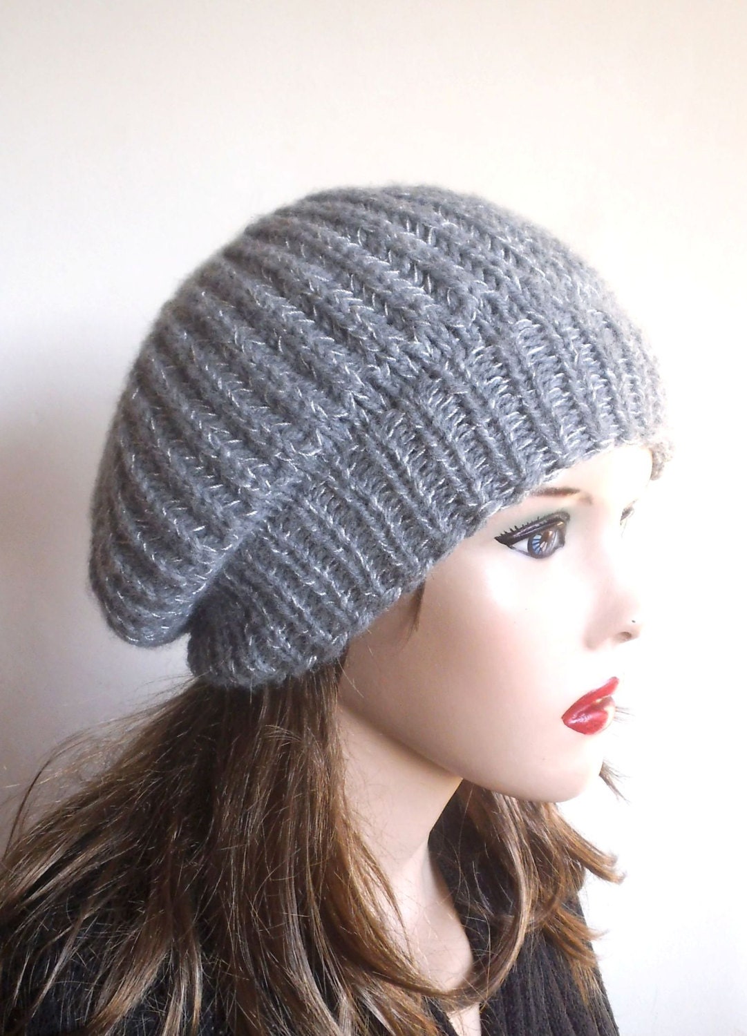 Hellgraue Barett. Hand Gestrickte Mütze. Wintermütze. Oversized von NavaVK