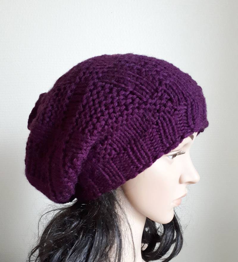 Handgestrickte Wolle Slouchy Beanie Dunkellila Wintermütze von NavaVK