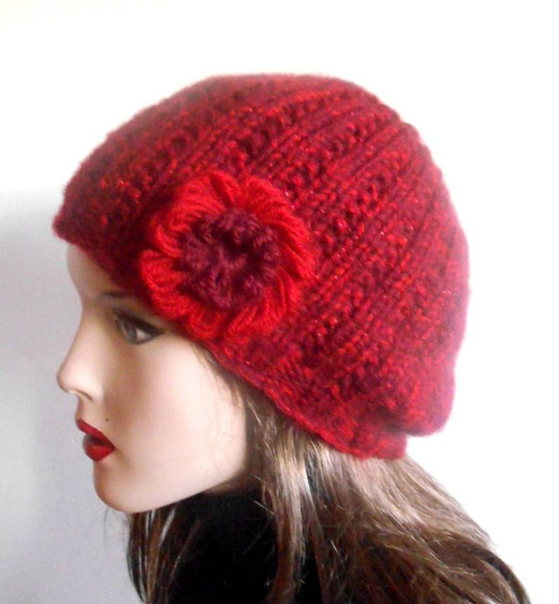 Handgestrickte Wolle Beanie Rote Blumen Beanie von NavaVK