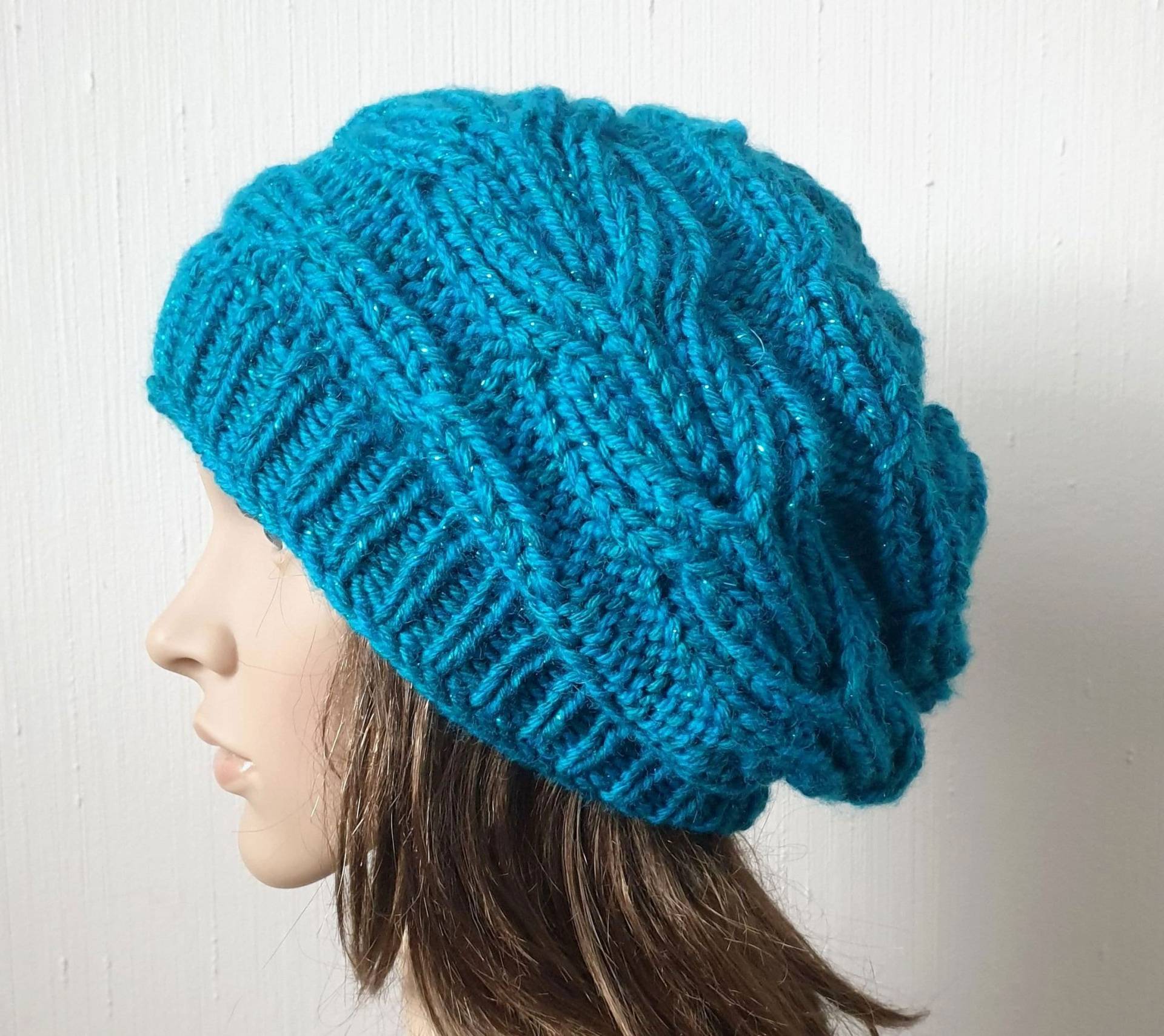 Wolle Oversized Beret. Wintermütze. Handgestrickte Mütze in Der Farbe "Aquamarin" von NavaVK