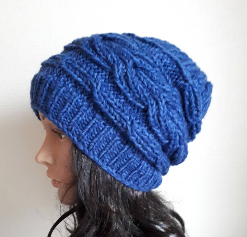 Wollmütze Für Frauen in Der Farbe Türkisblau. Winter-Frauen-Hut. Hand Gestrickte Mütze. Übergroße Baskenmütze von NavaVK