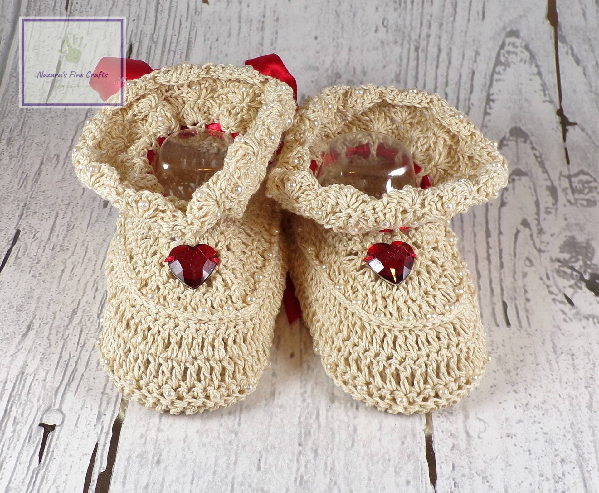 0-12 Monate Gehäkelte Baby Booties Mit Rubin Herzen von Nazarasfinecrafts