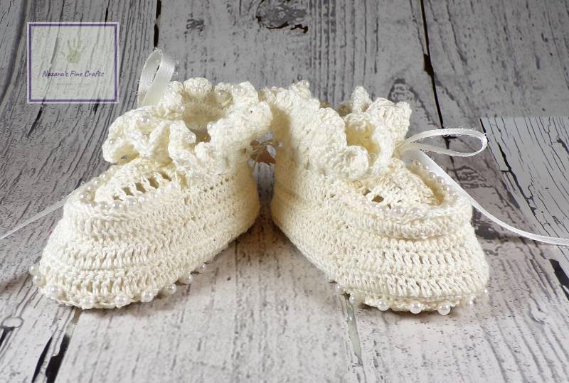 0-6 Monate Gehäkelte Weiße Perlen Baby Booties von Nazarasfinecrafts