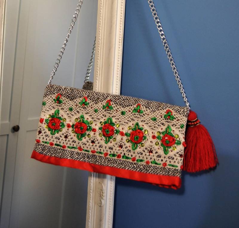 Clutch Aus Tweedwolle Im Fischgrätmuster, Handbestickte Tweed-Clutch, Tweed-Schultertasche, Tweedtasche Mit Blumenstickerei von NazarovaBoutique