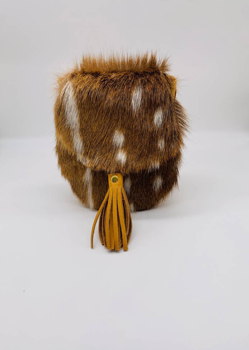 Axis Hirschfell Mit Pelzbeutel von NazneensPursenality
