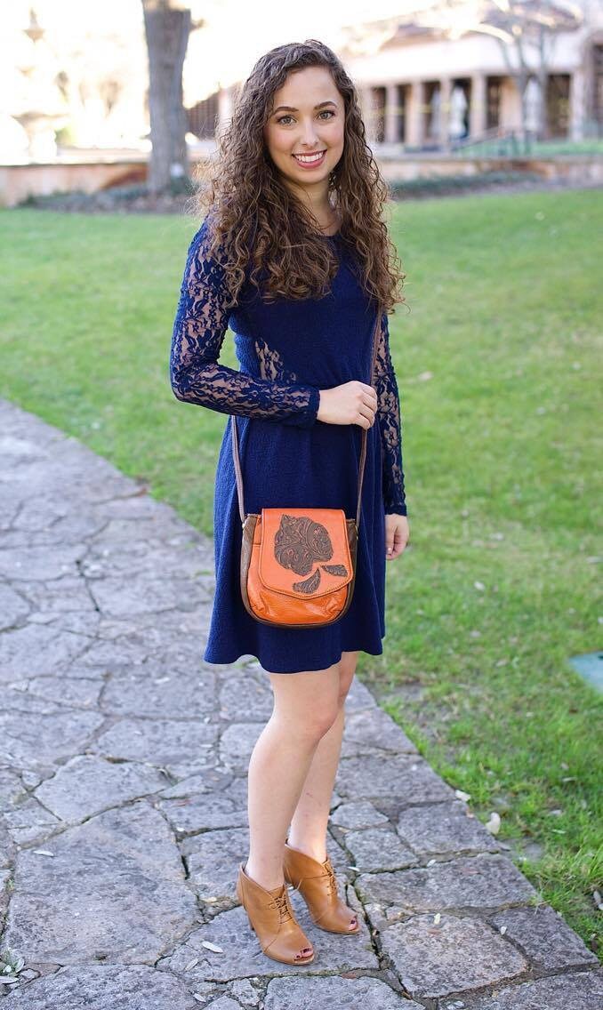 "Leder Orange Und Braun Medium Mini Crossbody Mit Geprägter Leder Verzierung "Live Leaf" von NazneensPursenality