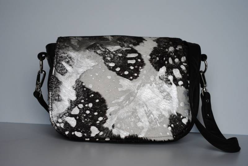 Schwarz Und Silber Fell Auf Rindsleder Messenger von NazneensPursenality