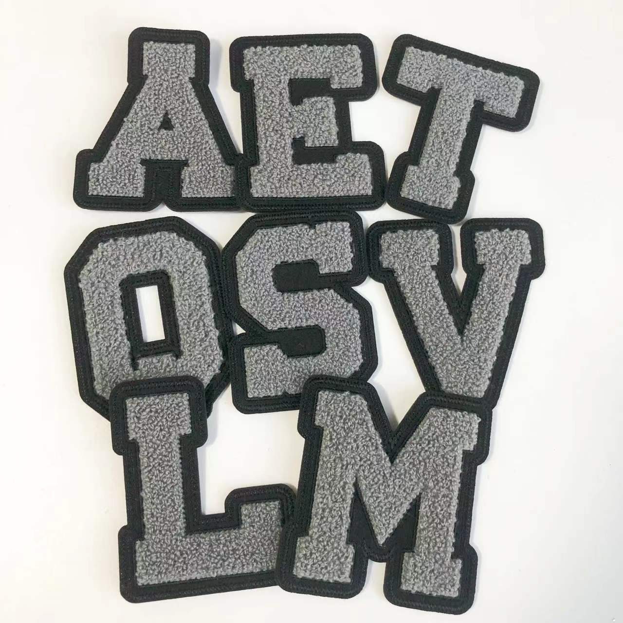 Chenille Gestickte Buchstaben Aufnäher Für Kleidung, Mantel, Taschen Diy Name Buchstabe Applikation Zubehör Chenille Gestickte Buchstaben Aufnäher Für Kleidung, Mantel, Taschen Diy Name Buchstabe Applikation Zubehör von NchlsCreations