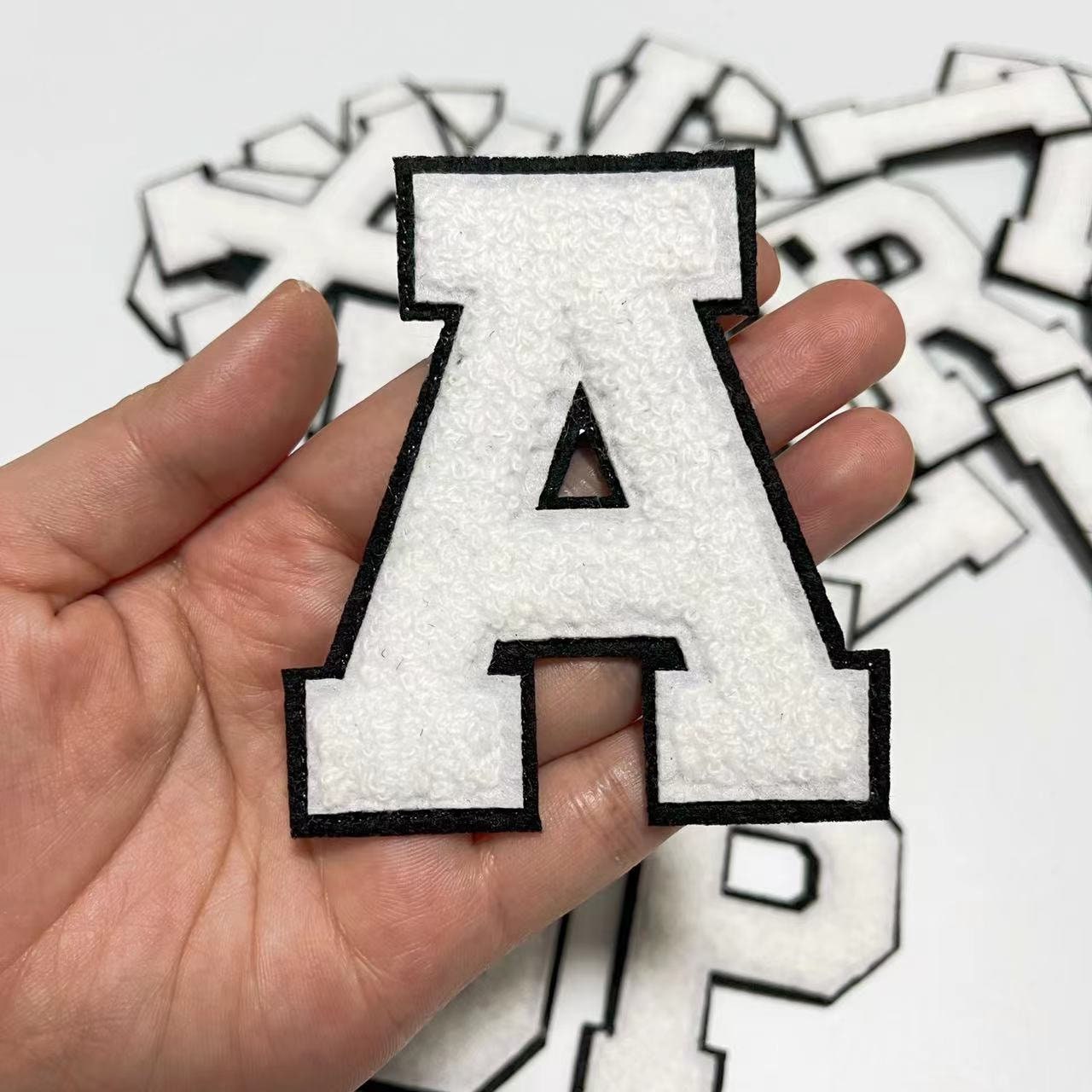 Weiß Chenille Gestickte Buchstaben Aufnäher Für Kleidung Hut Taschen Diy Name Buchstabe Patch Applikation Zubehör Weiß Chenille Gestickte Buchstaben Aufnäher Für Kleidung Hut Taschen Diy Name Buchstabe Patch Applikation Zubehör von NchlsCreations