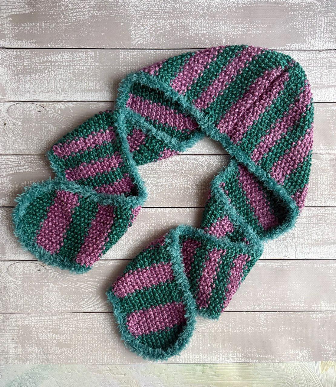 Gestreifte Warme Weiche Halbwoll-sturmhaube Mit Langen Krawatten, Winterhelm-Fellbesatz, Grün-Lila Skihaube, Einzigartige Handgefertigte von NeYuknits