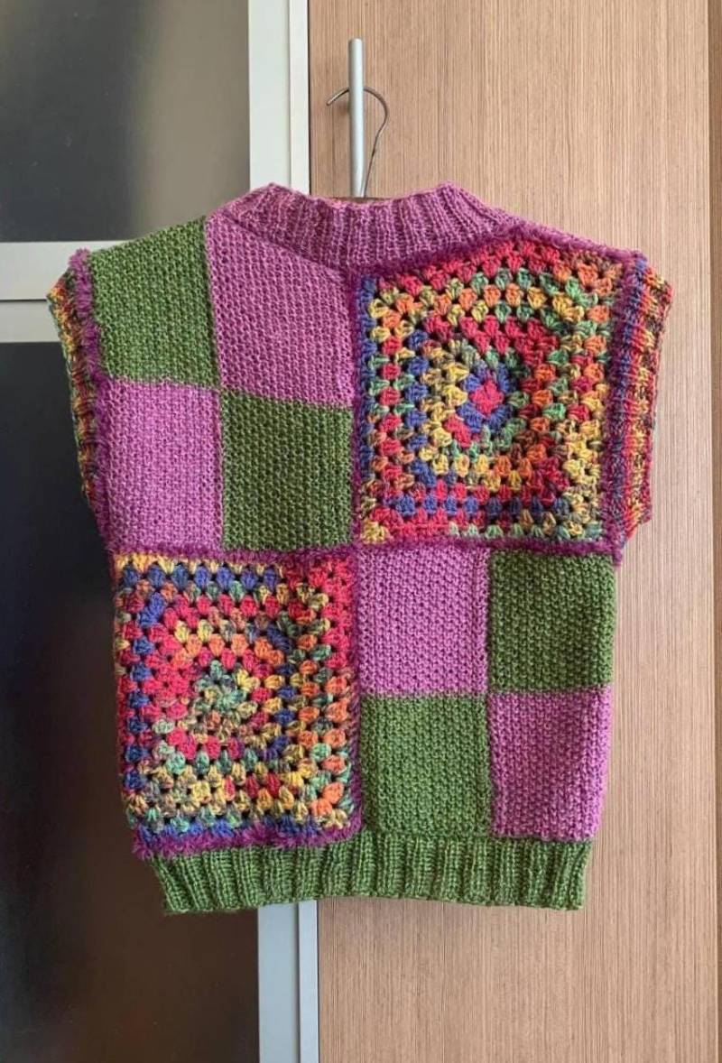 Patchwork Oma Quadrat Weste Karierter Ärmelloser Pullover, Kariertes Herbst Top, Boho Geschenkidee, Pullover Herbstfarben Patchwork Oma Quadrat Weste Karierter Ärmelloser Pullover, Kariertes Herbst Top, Boho Geschenkidee, Pullover Herbstfarben von NeYuknits
