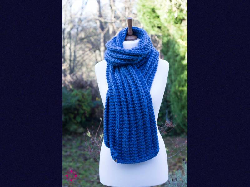 Handgestrickter Blauer Schal Leila von NeaDesignStudio
