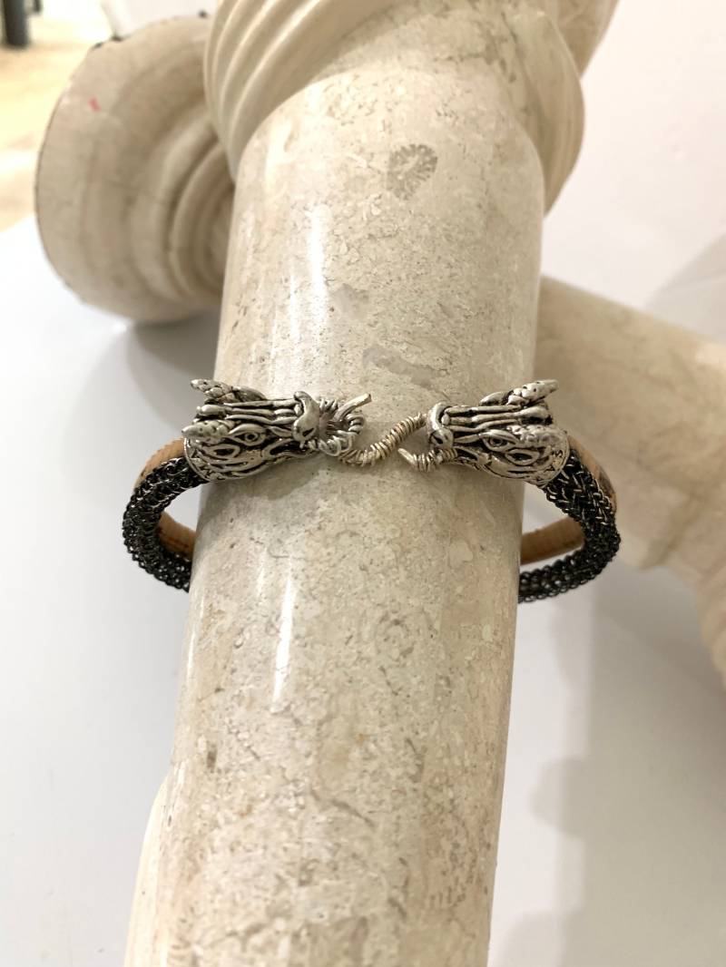 Armband, Bigender, Manschette Schwarz & Naturkork Mit Wikinger Wolfsköpfen von NeatVikingJewelry