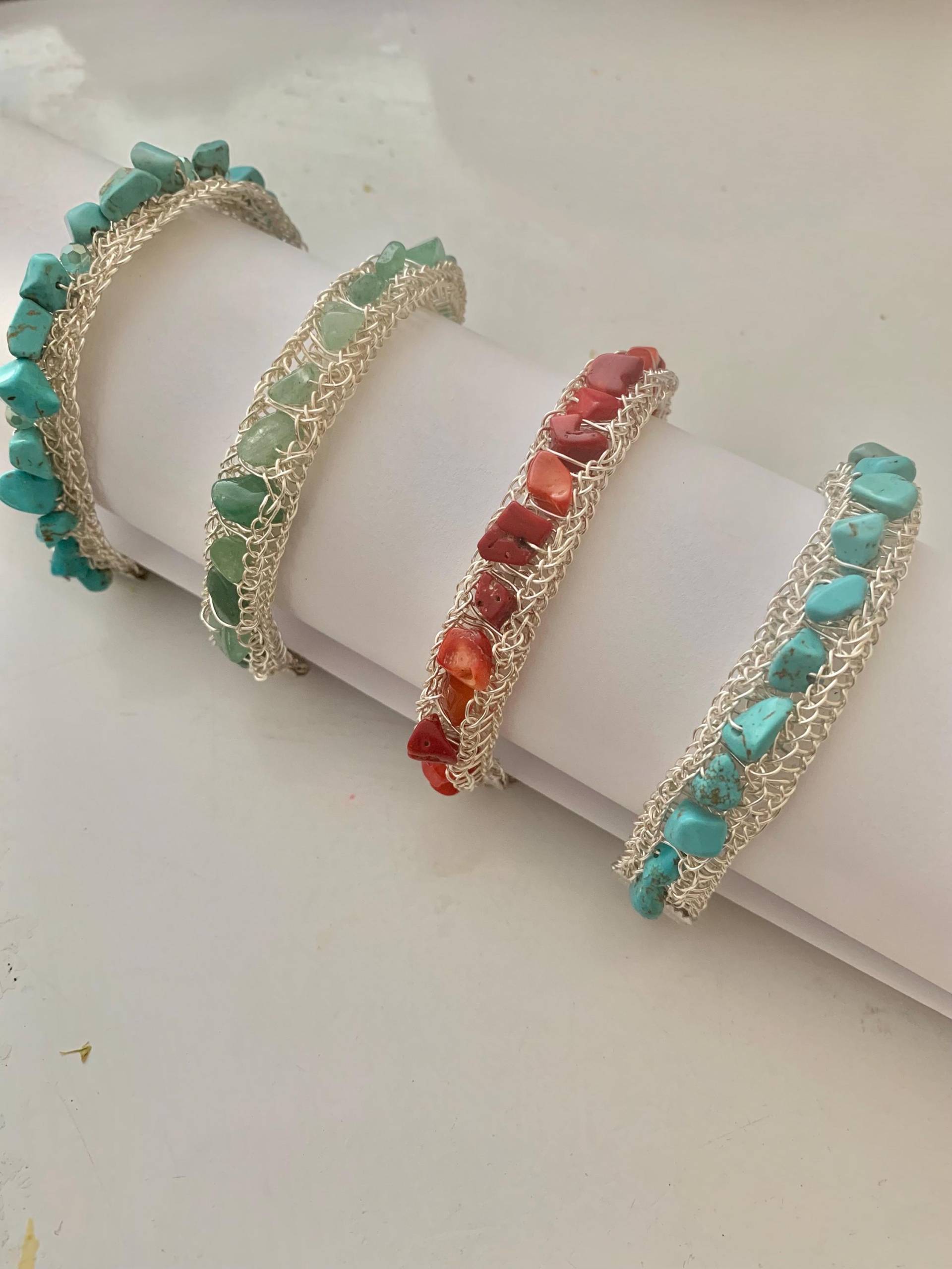 Armband, Rot & Silber von NeatVikingJewelry