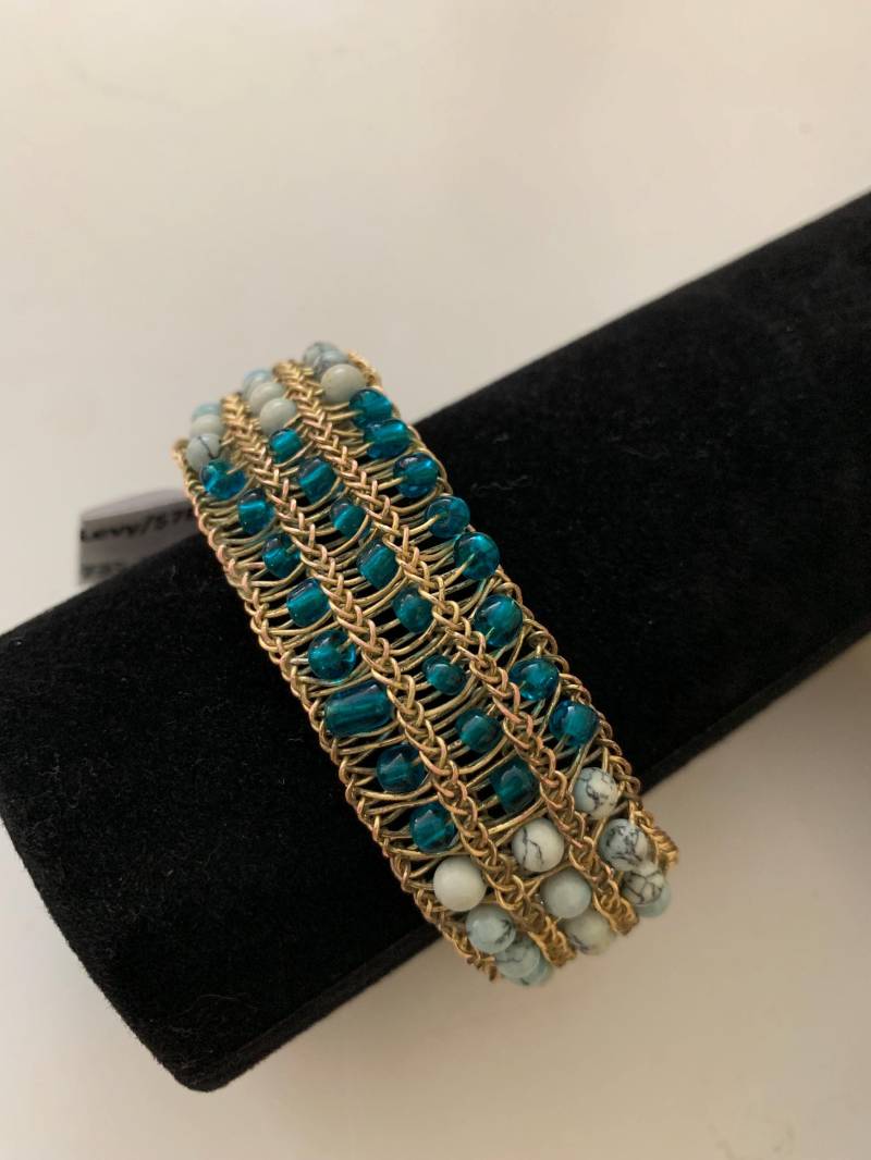 Armreif, Gold & Blau von NeatVikingJewelry