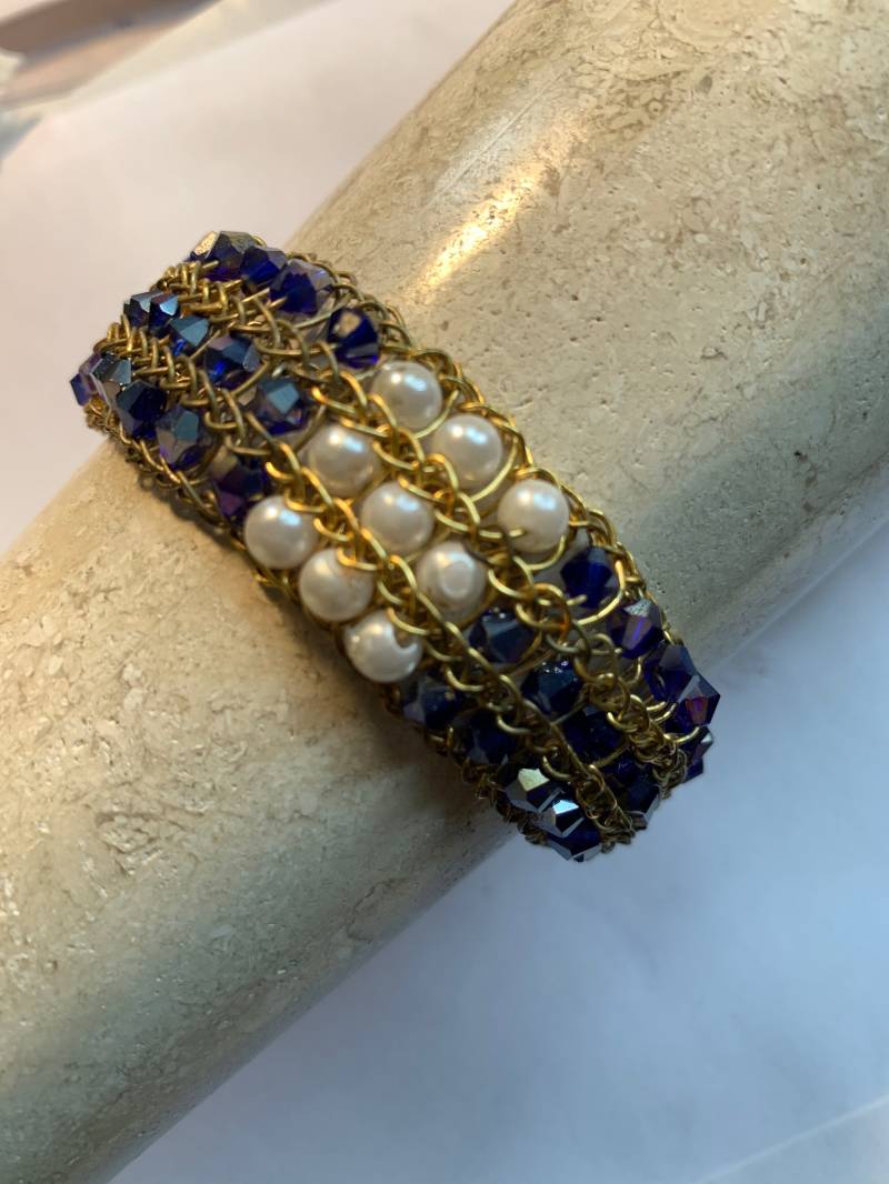 Ein Flaches Armband, Blau Und Weiß von NeatVikingJewelry