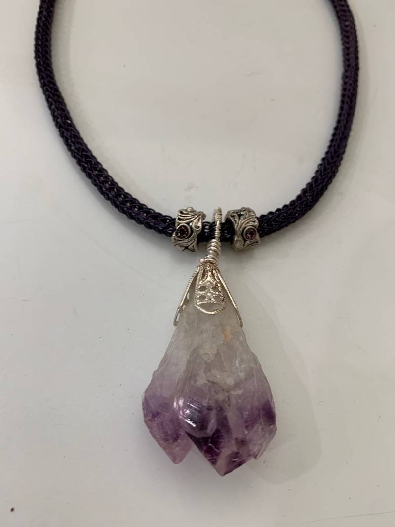 Lila Halsreif Mit Amethyst von NeatVikingJewelry