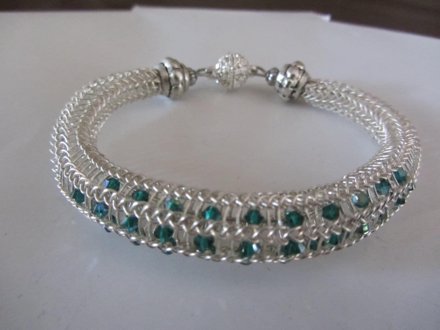Smaragd Swarovski in Sterling Silber Armband von NeatVikingJewelry