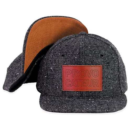 Nebelkind Snapback-Cap-Herren Damen Provocateuer Leder-Patch, Einheitsgröße OneSize, Größenverstellbar, Unisex, hochwertige Basecap trendig, Streetwear Style, Baseball-Kappe mit geradem Schirm, Retro von Nebelkind