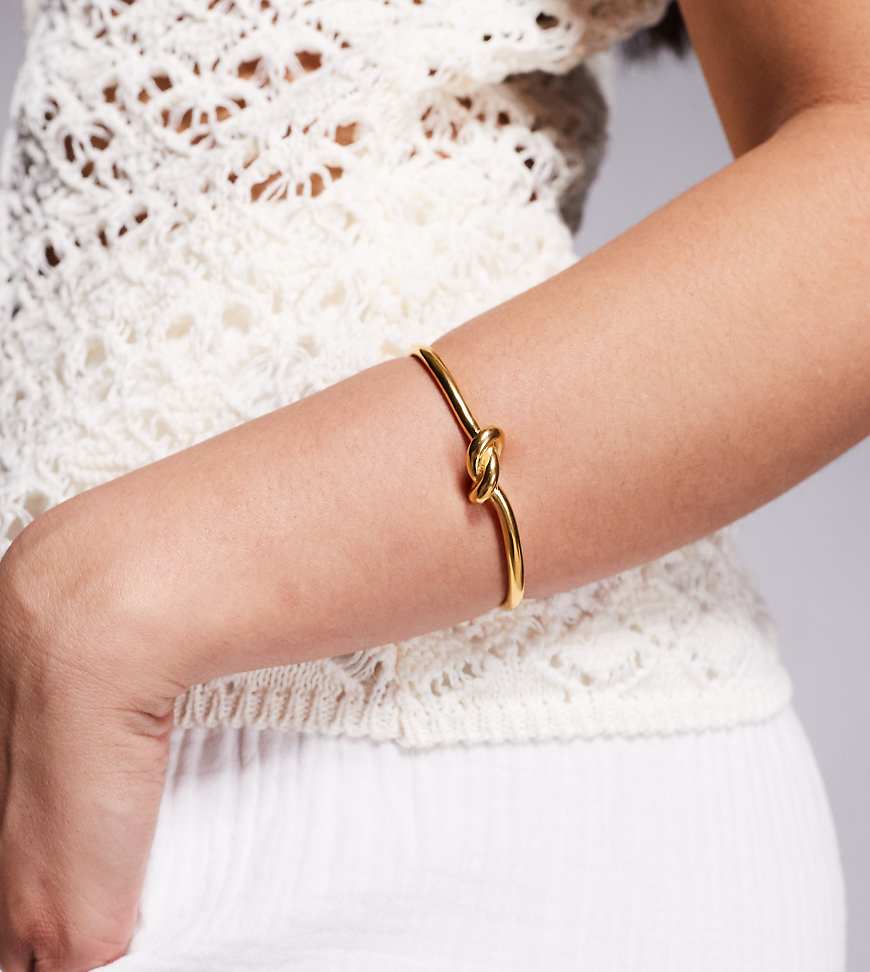 Neck On The Line - Armreif aus vergoldetem Edelstahl mit Knoten-Design-Goldfarben von Neck On The Line