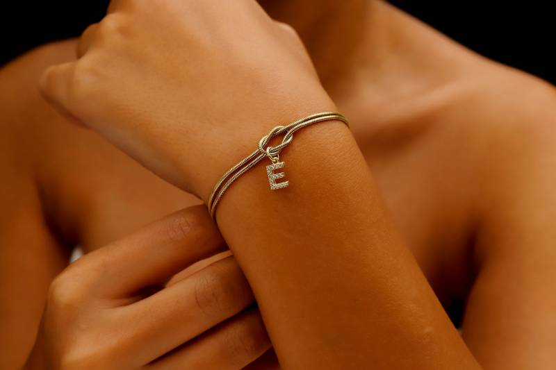 Liebesknoten Armband Mit Buchstabe Von Necklacedreamworld | Zierliche Armkettchen Aus 925Er Sterlingsilber von NecklaceDreamWorld