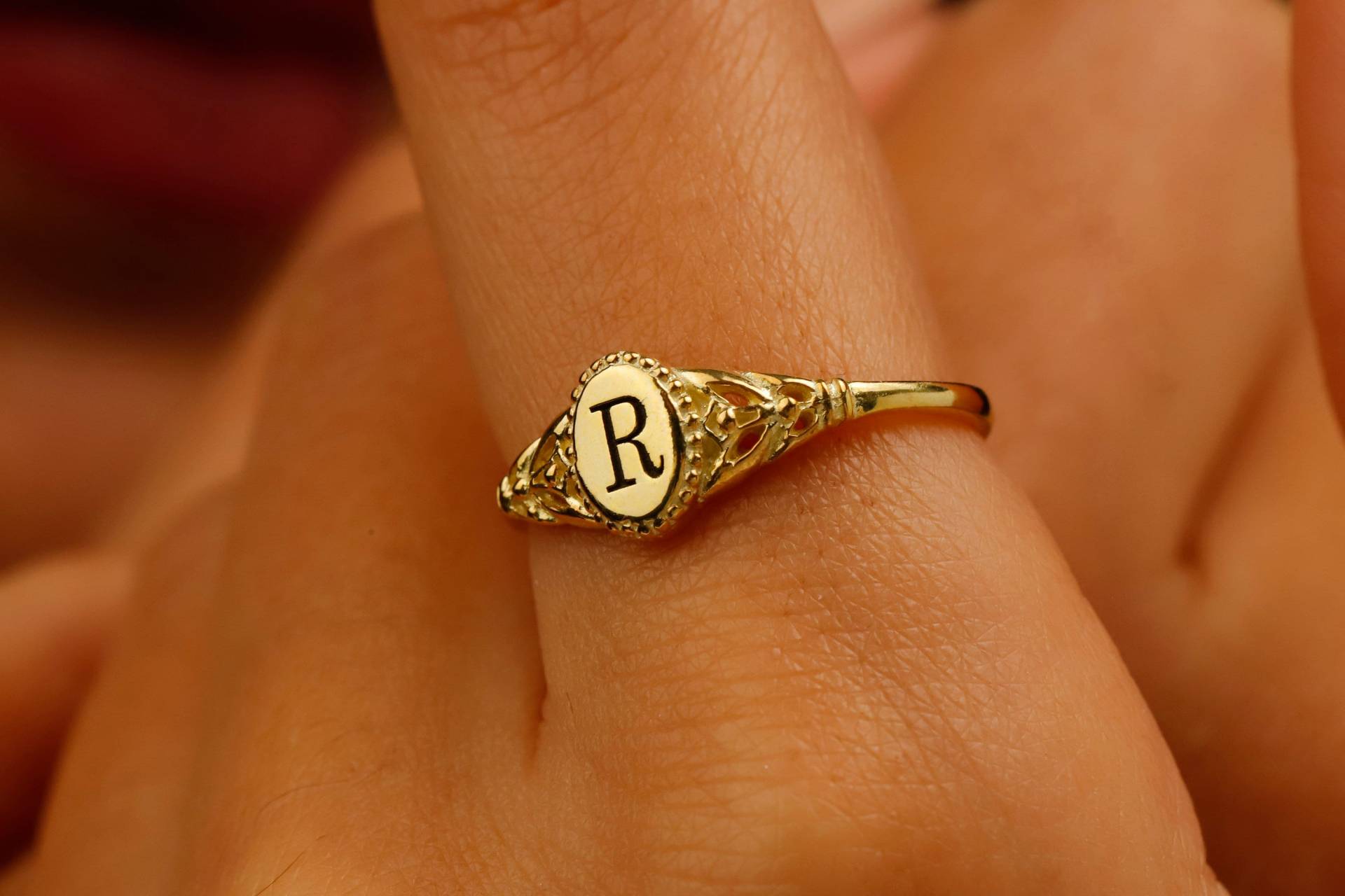 Pinky Anfangsringe Für Frauen Personalisierter Ovaler Zierlicher Ring Aus 14K Gold, Rose Und Sterlingsilber Perfektes Geschenk Sie Pinky Anfangsringe Für Frauen Personalisierter Ovaler Zierlicher Ring Aus 14K Gold, Rose Und Sterlingsilber Perfektes Geschenk Sie von NecklaceDreamWorld