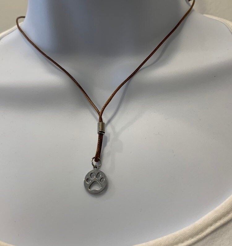 Edelstahl Pfotenabdruck Halskette Verstellbares Gewachstes Baumwollband von NecklacesJC