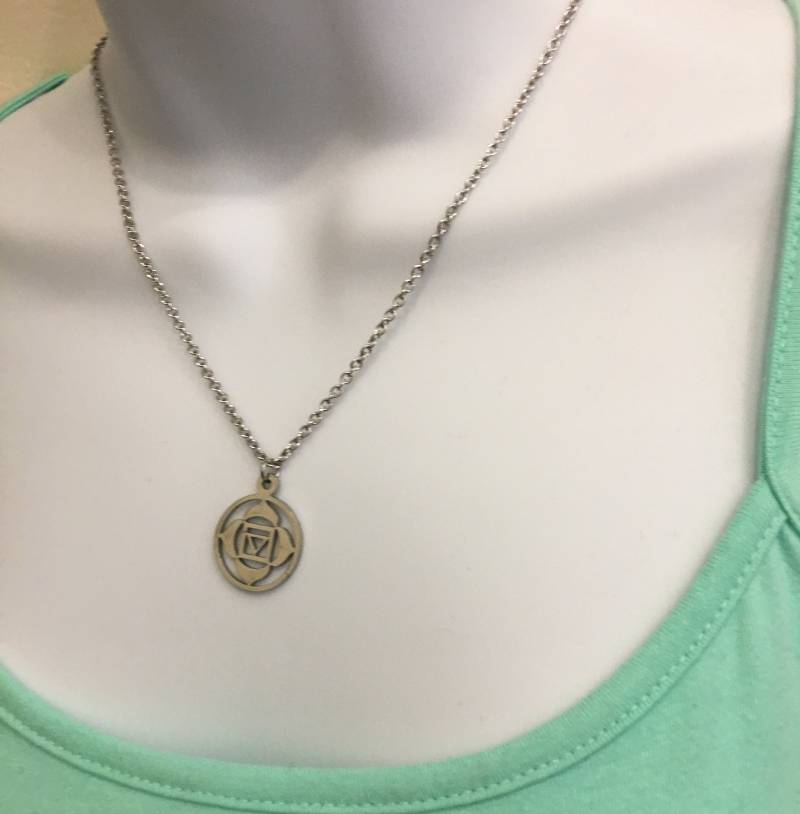 Edelstahl Wurzelchakra Halskette Muladhara Anhänger, 16-Zoll-Kette von NecklacesJC