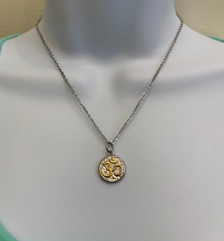 Gold Om Anhänger Halskette Edelstahlseilkette von NecklacesJC