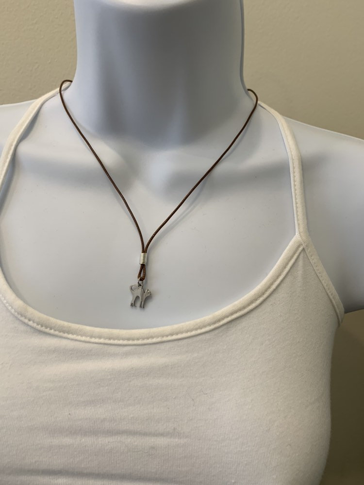 Katzen Anhänger Anhänger Aus Edelstahl 316L Auf Gewachstem Baumwollband von NecklacesJC