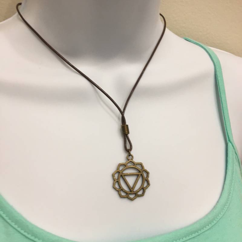 Manipura Chakra #3 Charm Antike Bronze, 1, 5 Mm Baumwolle Gewachst Schnur 16-18 Zoll Verstellbare Halskette von NecklacesJC