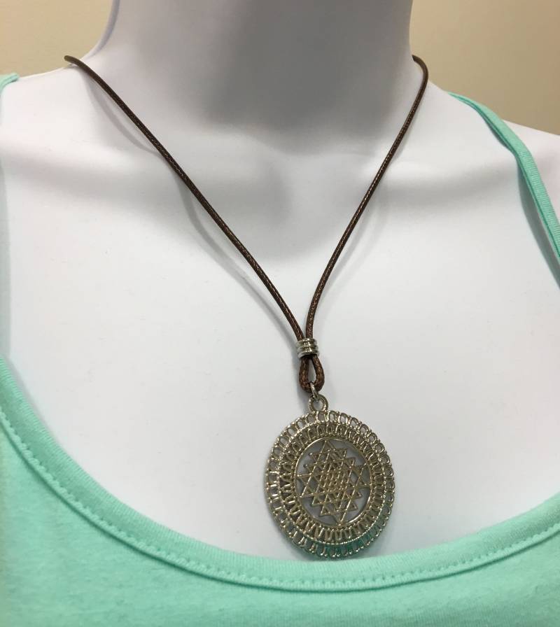 Sri Yantra Halskette, 2mm 17-18Inch Verstellbargewachste Baumwolle Halskette Schnur String Seil von NecklacesJC