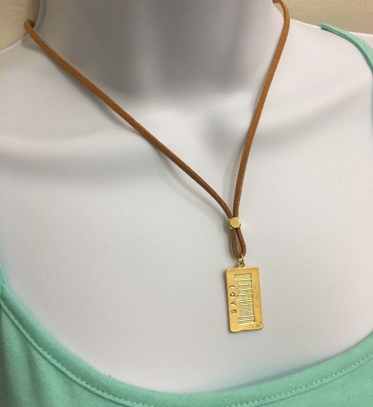 Vergoldete Bar Code Love Anhänger Halskette - Wildlederimitat von NecklacesJC