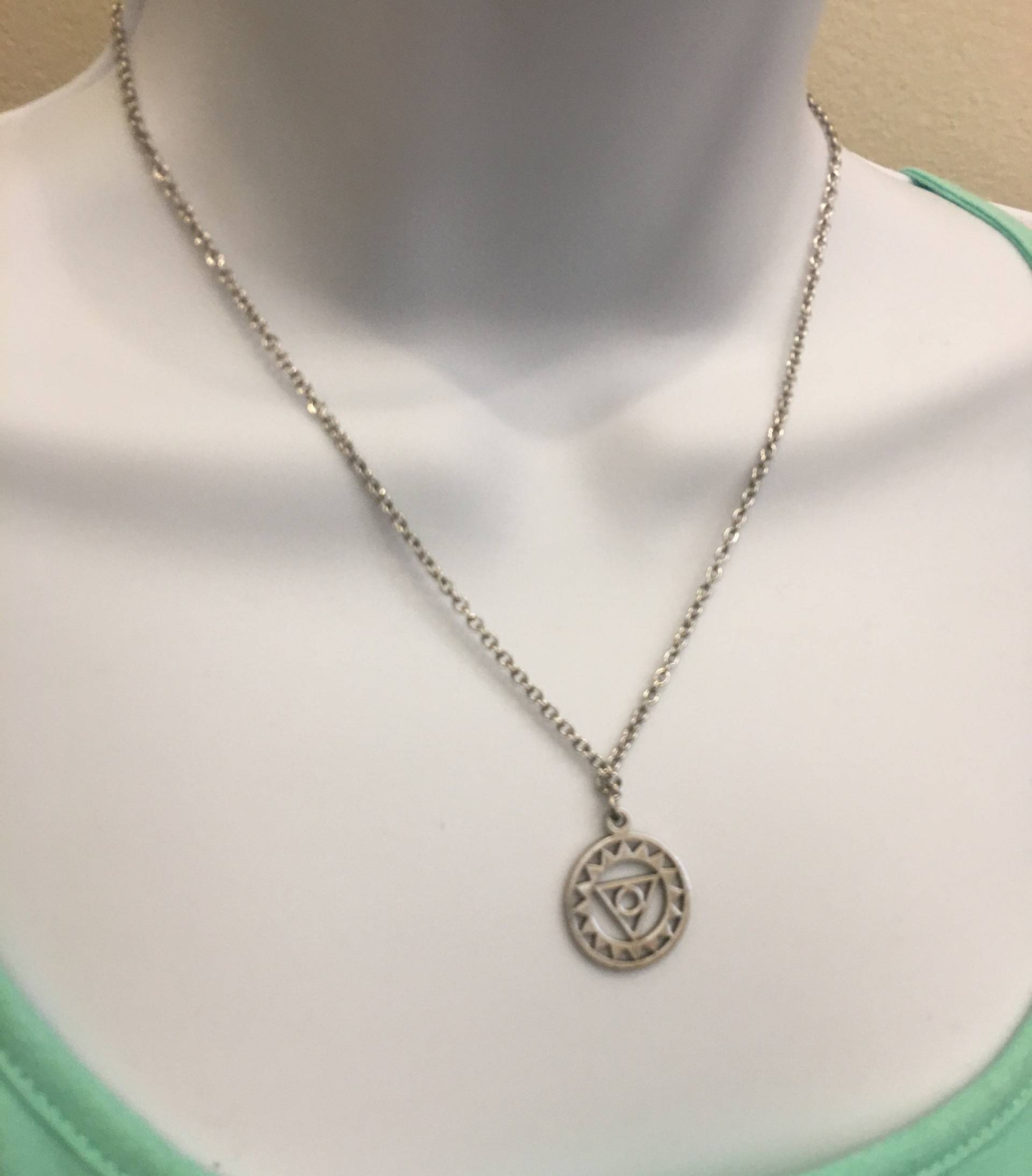 Vishuddha Halschakra Halskette Edelstahl Anhänger An 45 cm Kette von NecklacesJC