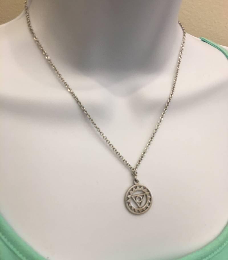 Vishuddha Halschakra Halskette Edelstahl Anhänger An 45 cm Kette von NecklacesJC