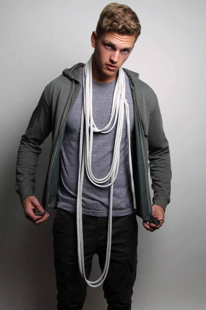 Boho Extra Langer Hellgrauer Baumwoll Jersey Infinity Schal - Weiches Unisex Halstuch Wickelgeschenk von Necklush