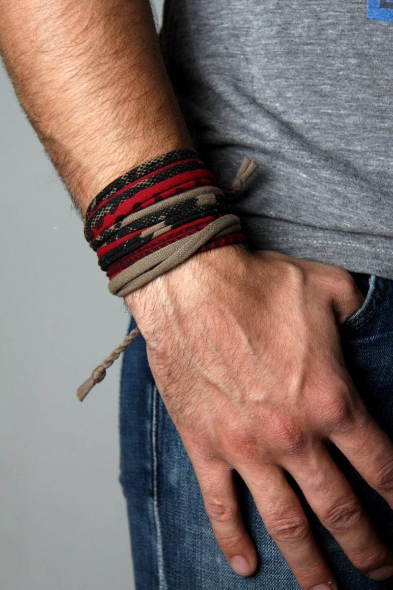 Handbedrucktes Baumwoll-Jersey-Armband Boho Unisex Wrap von Necklush