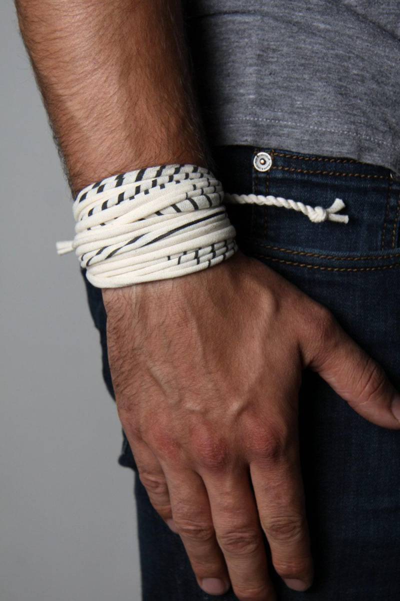 Handgemachtes Baumwoll-Jersey-Armband Unisex Boho Wrap von Necklush