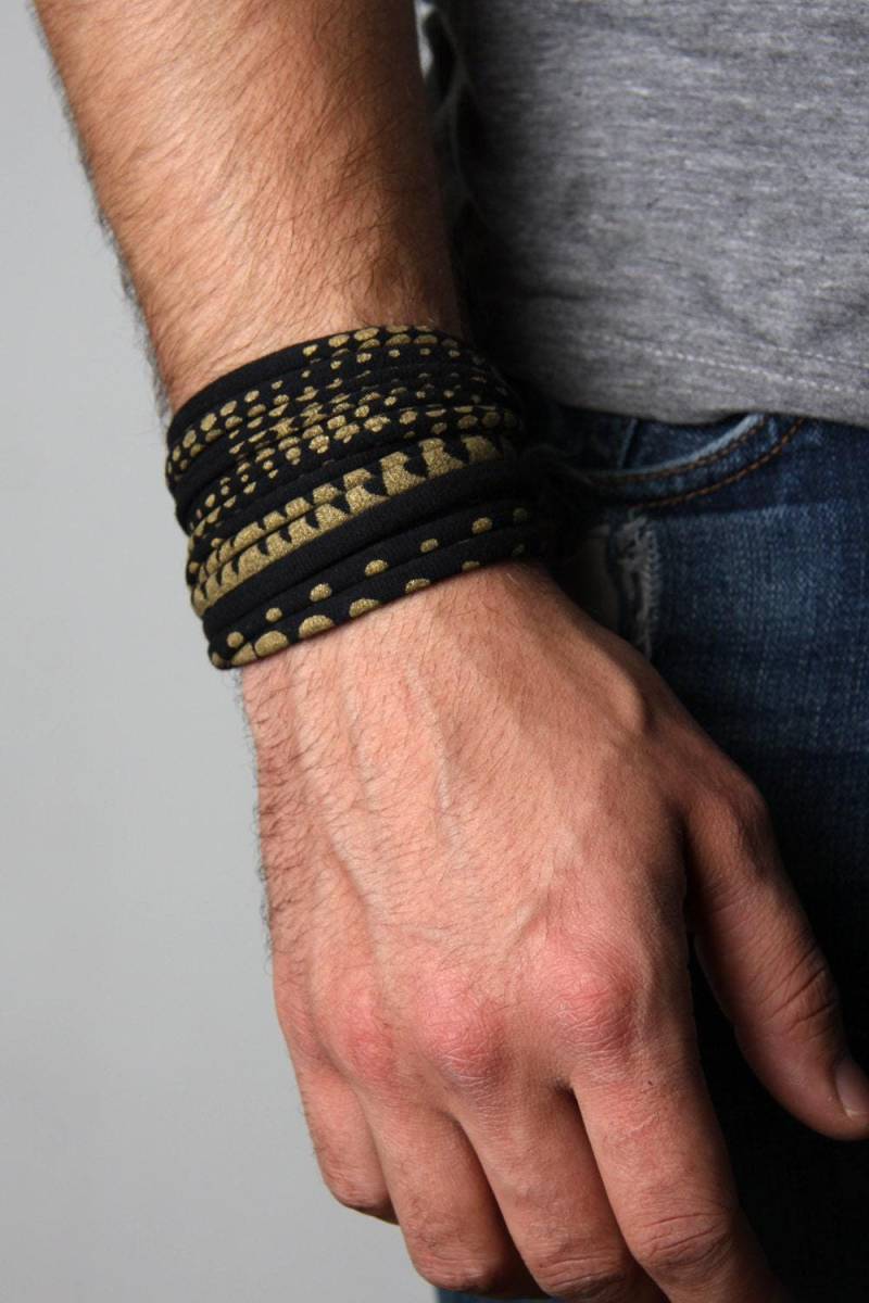 Handgemachtes Baumwoll Jersey Armreif Unisex Festival Schmuck von Necklush