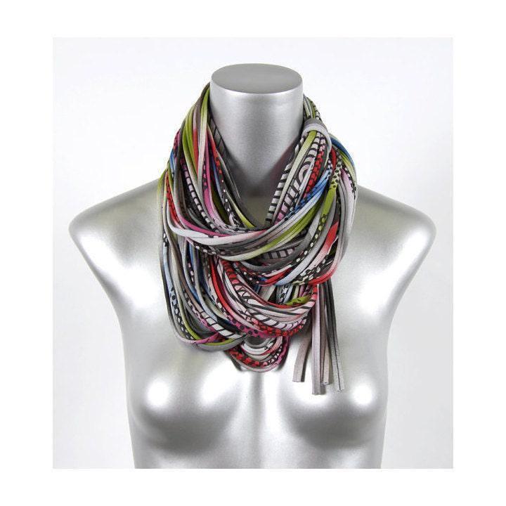 Neon Schal Mit Rundhalsausschnitt Handgemachter Loop Aus Baumwolljersey, Unisex von Necklush