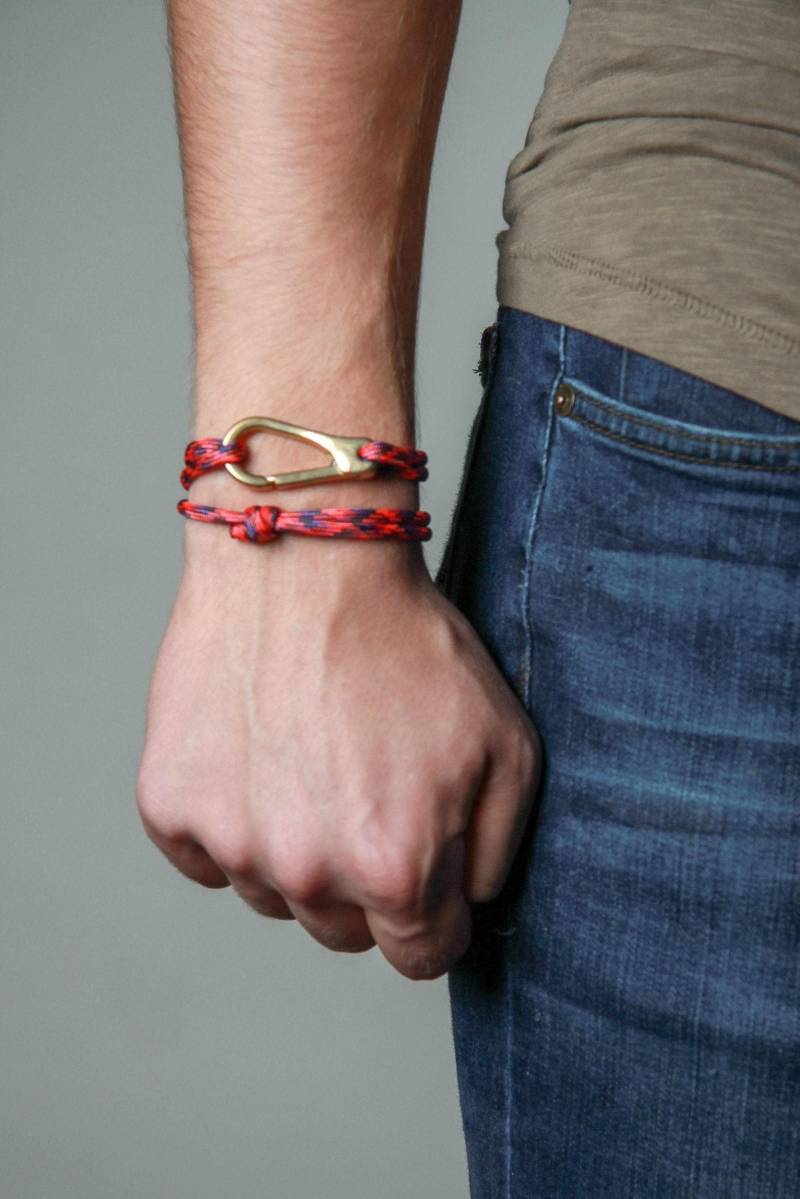 Personalisiertes Paracord Armband Rot, Blau, Verstellbarer Messingverschluss von Necklush