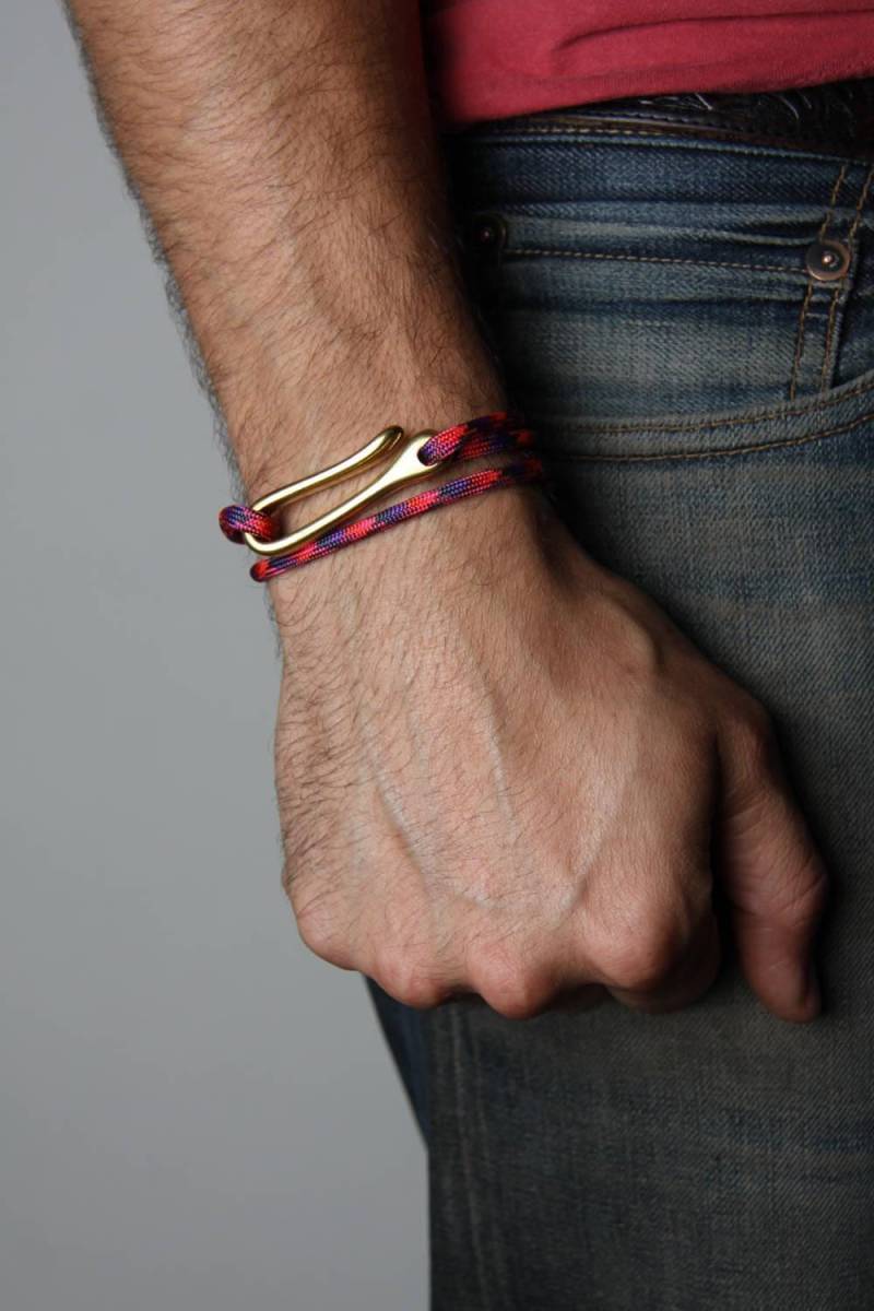 Personalisiertes Paracord Armband Rot Lila Segeltau, Massiv Messing Haken von Necklush