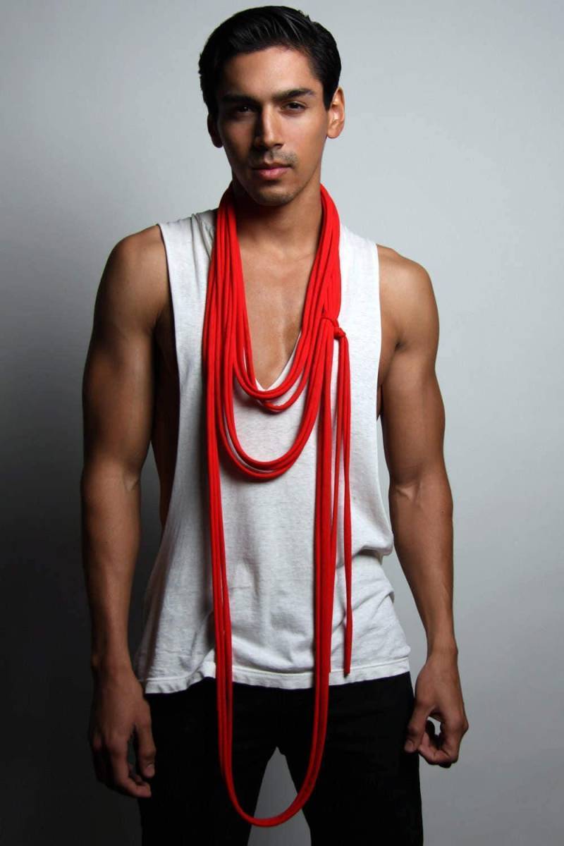 Roter Baumwoll-Jersey Wickelschal Unisex Boho Festival Style von Necklush