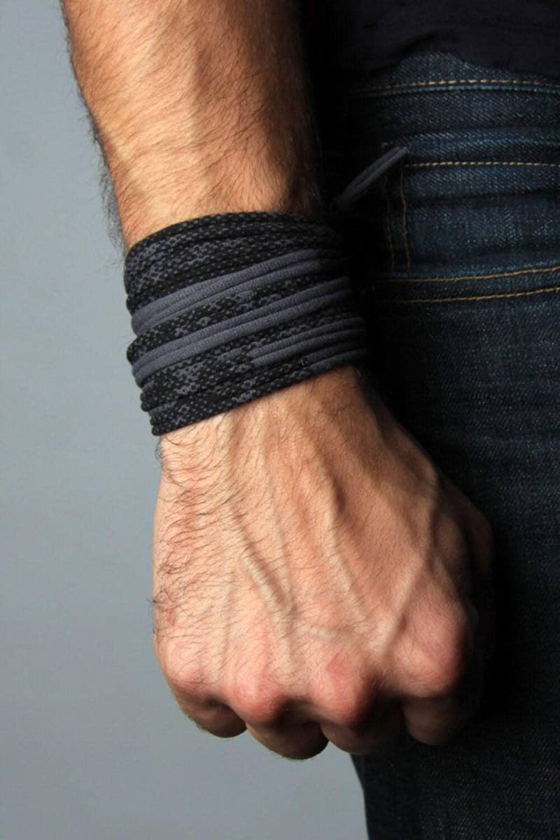 Rustikales Boho Wickelarmband Aus Baumwolle Personalisierter Burning Men Schmuck von Necklush