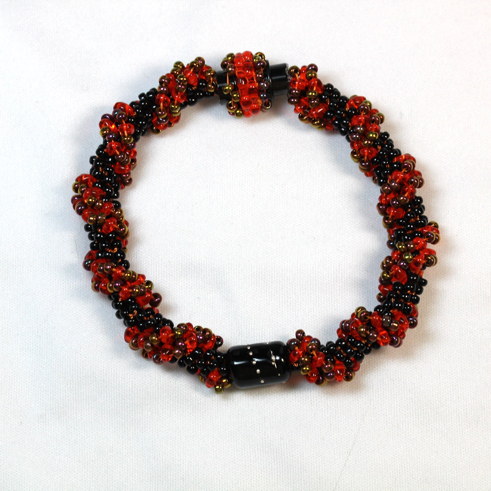 Designer Kumihimo Armband Made With Art Bead & Black Enameled Emlished Magnetic Clasp von NeedForBeads
