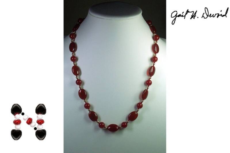 Karneol Und Gold Geknotet Halskette - Mit Seide Für Einen Besseren Drapiert Karneol Und Gold Geknotet Halskette - Mit Seide Für Einen Besseren Drapiert von NeedForBeads