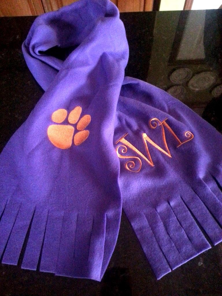 Team Monogrammed Schal Team Monogrammed Schal von Needle4U