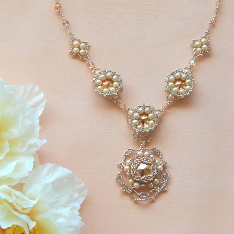 Millionen Von Pfirsichen Halskette Millionen Von Pfirsichen Halskette von NeedleBeadandFeather